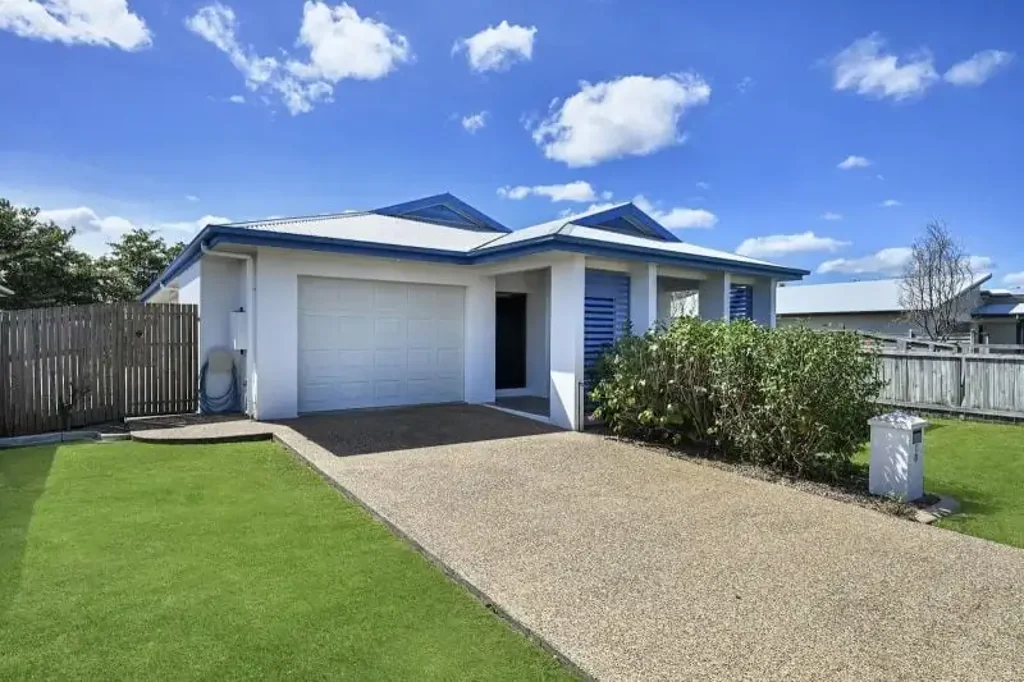 Bohle Plains 3 Bedroom A Stylish & Private Abode