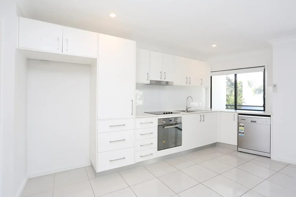 Low Maintenance, Spacious Unit