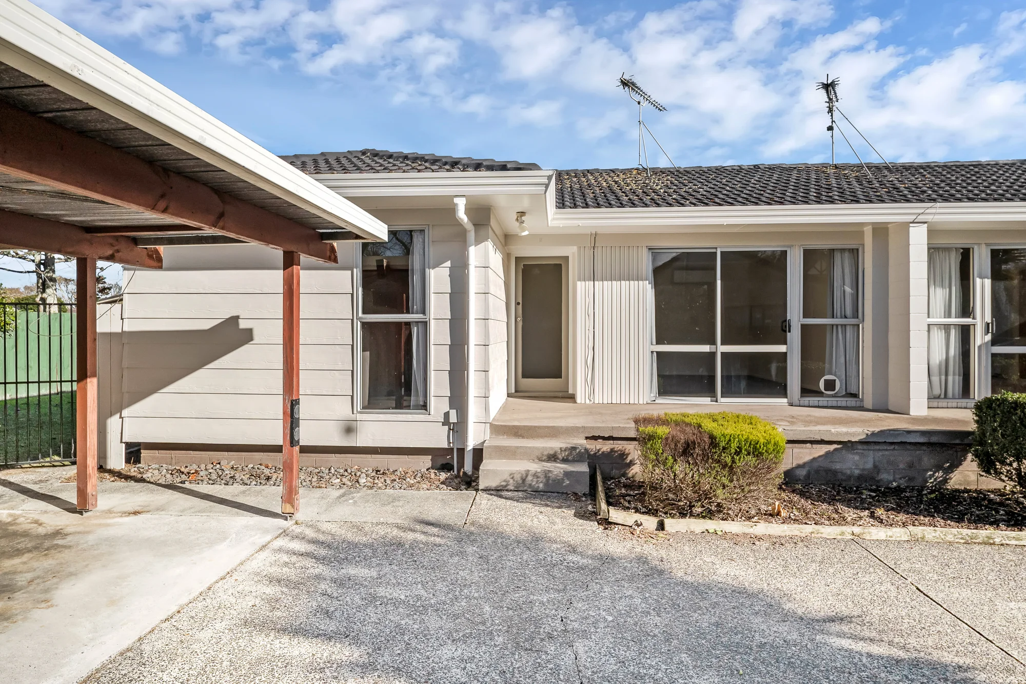 Conifer Grove 2房  Auction Thursday 23rd July, 5:30pm - Buy 1 or Buy 2