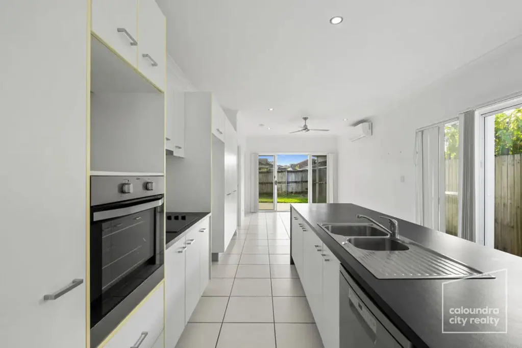 PICTURE PERFECT, NEAT AS A PIN, FAMILY HOME!