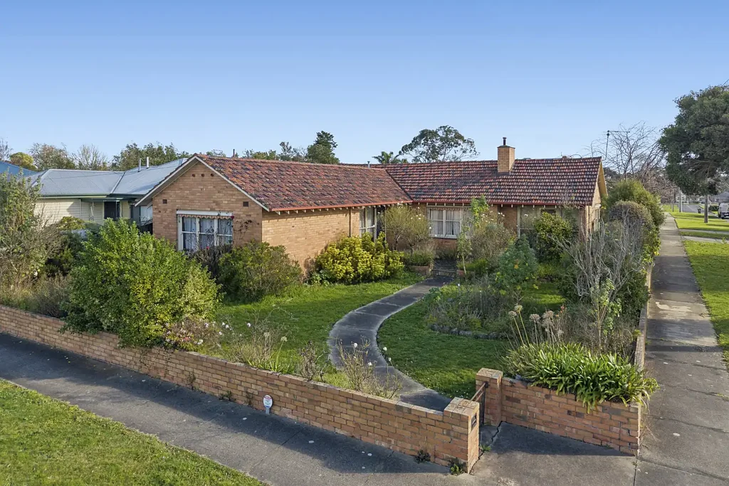 Colac 2 Bedroom Position + Potential = Plenty Of Opportunity