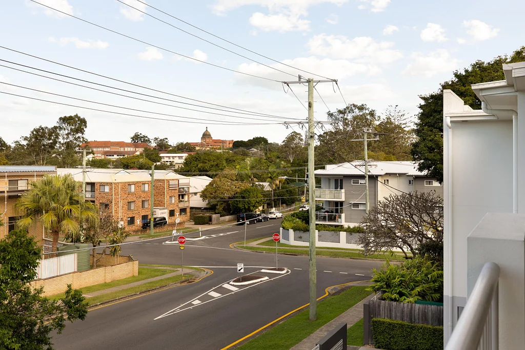 Nundah 2Moenga Top-Floor Apartment in the Heart of Nundah