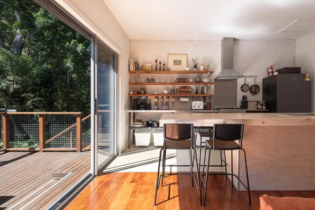 Springbrook 3 Bedroom Eco-Friendly Home on large block