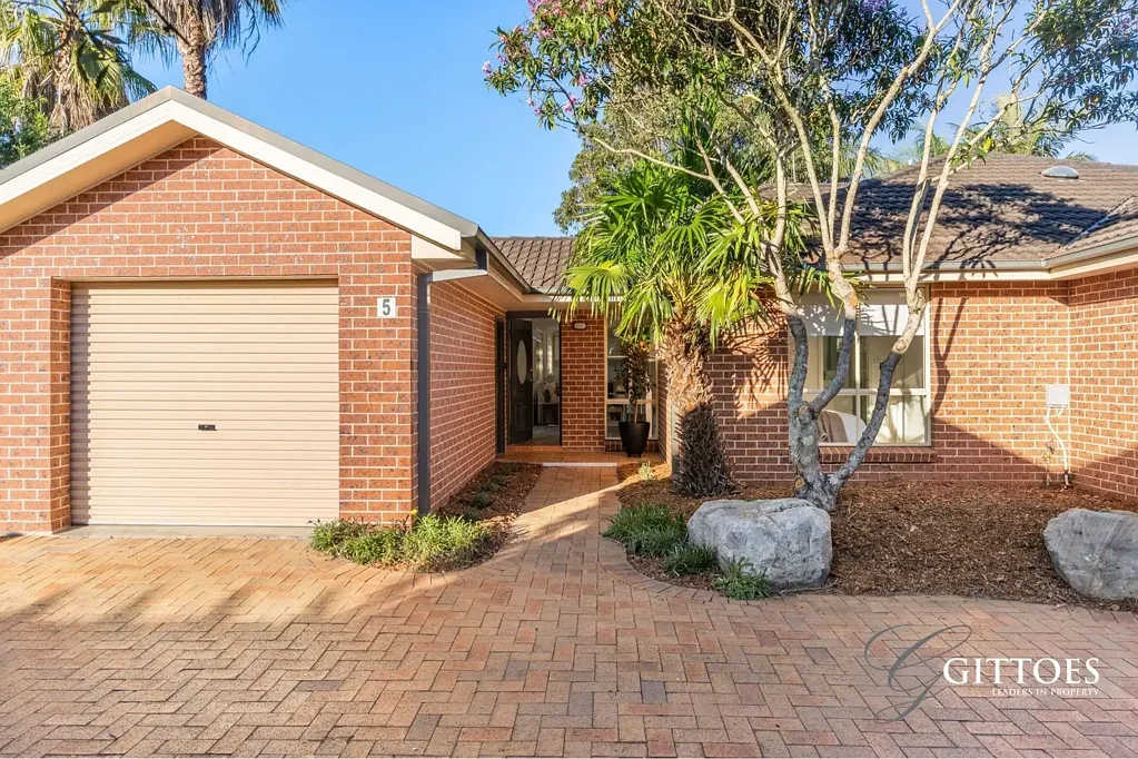 Narara 3침실 Tastefully Renovated Villa in a Tightly Held Complex