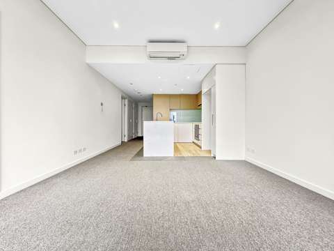 Spacious 2 Bedroom Apartment in Marine Square