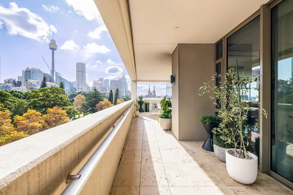 Darlinghurst 3 Bedroom Enviable lifestyle in ‘The Residence’ on Hyde Park