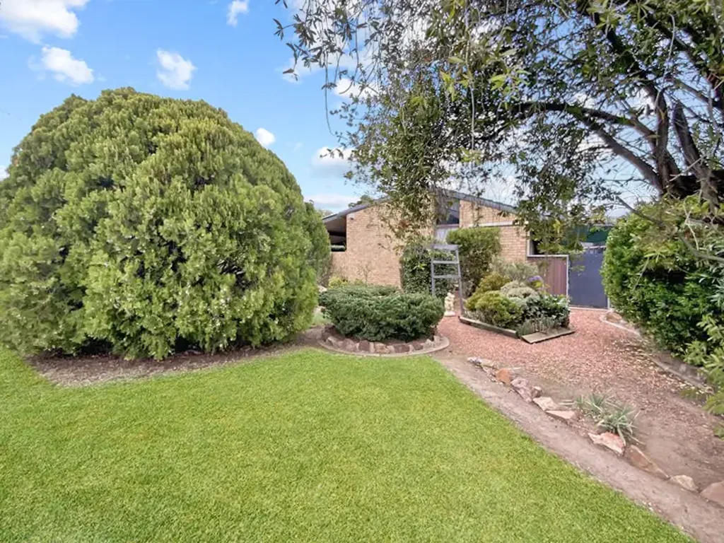 Forbes 3 Bedroom Raked Ceilings, Room to Entertain & Ready to Impress!