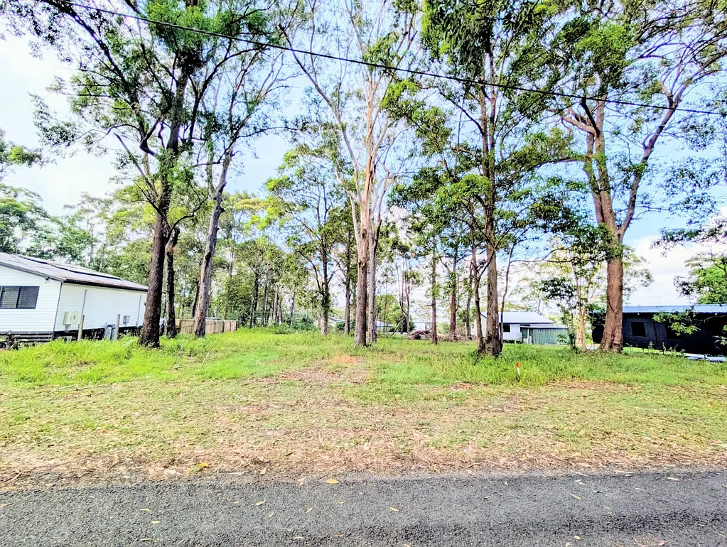 Russell Island PREMIUM 1092m2 BLOCK NEAR THE WATER AND TOWN CENTRE!