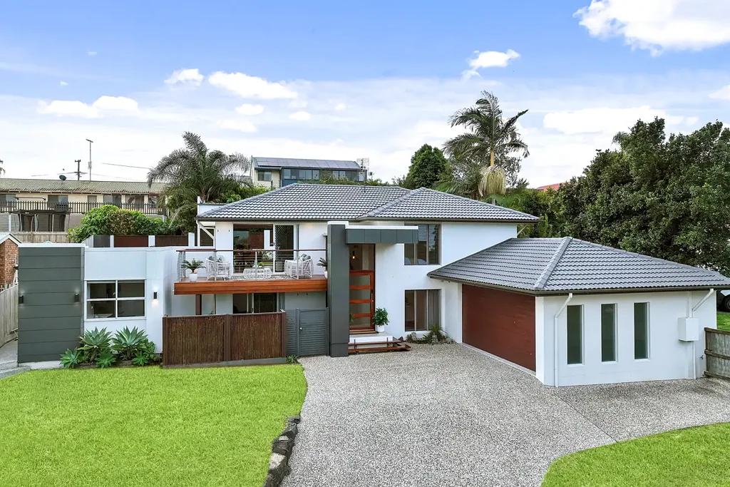 Bli Bli 6 Bedroom Executive 4 Bedroom Home Plus 2 Bedroom Apartment – Outstanding Dual Living Opportunity!