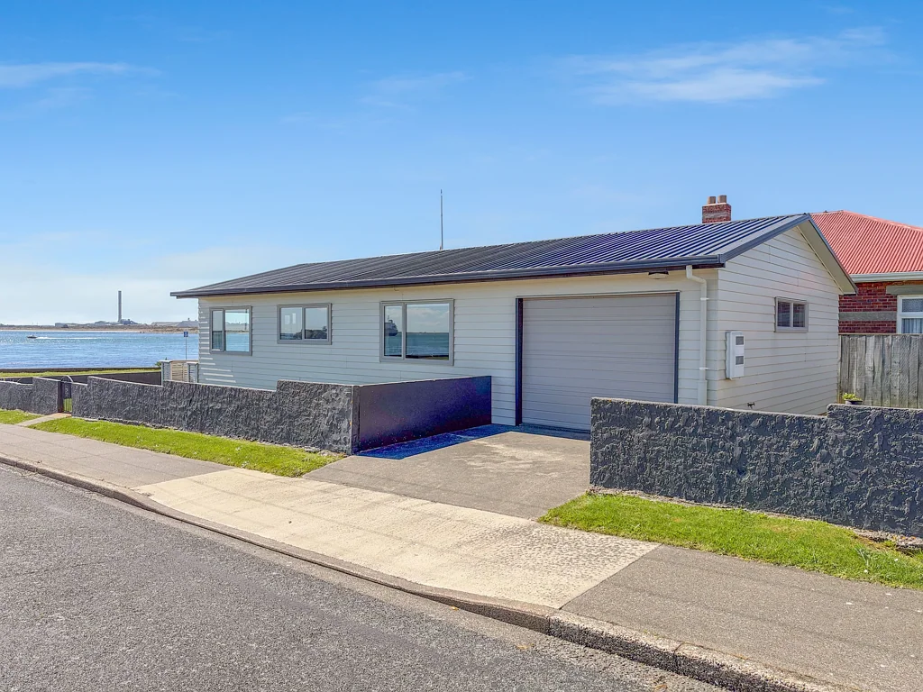 Bluff 2ਬੈੱਡਰੂਮ Waterfront Living & Holiday Letting Potential!