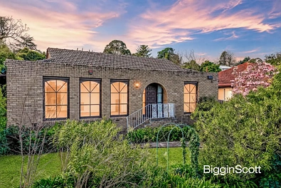 Mount Waverley 4房 优越地势潜力，位于三重学区！ ELEVATED POTENTIAL IN TRIPLE SCHOOL ZONES!