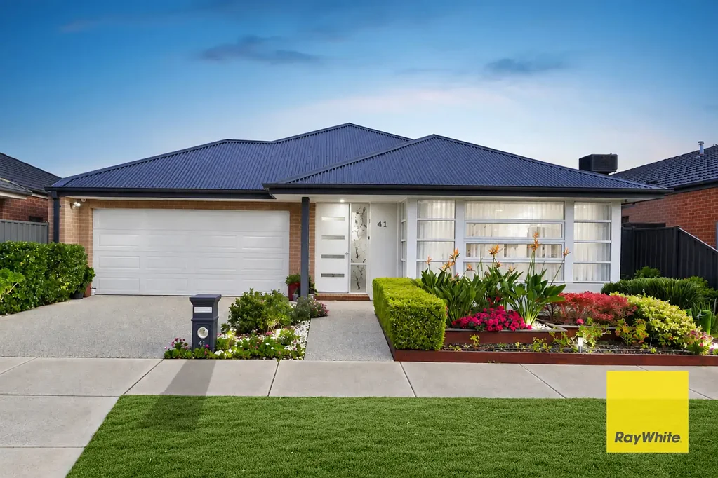 Tarneit 4બેડરૂમ North-Facing Porter Davis Home with Stylish Upgrades & Alfresco