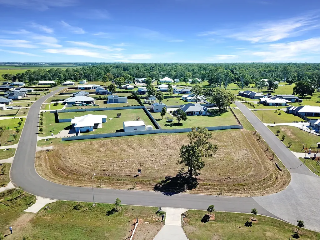 18 James Henderson Way, Gooburrum, QLD 4670