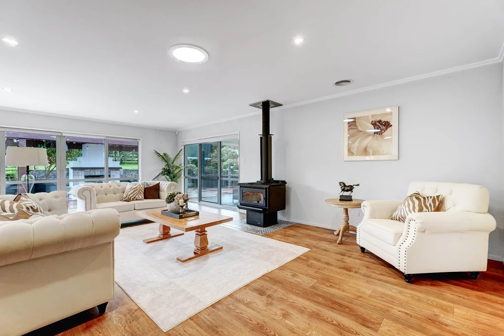 Kingseat 4Moenga Space, Style, and Serenity