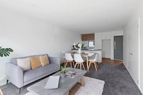 Sunny Two Bedroom Townhouse in Convenient Phillipstown Location