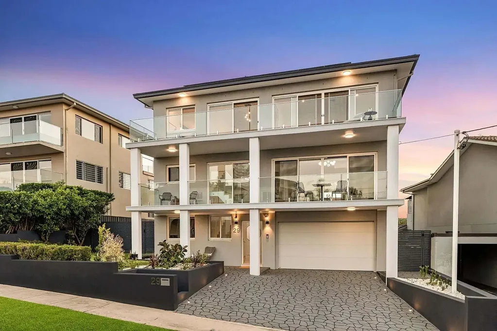 Maroubra 5ห้องนอน Sophisticated & Versatile Family Entertainer with Space & Views