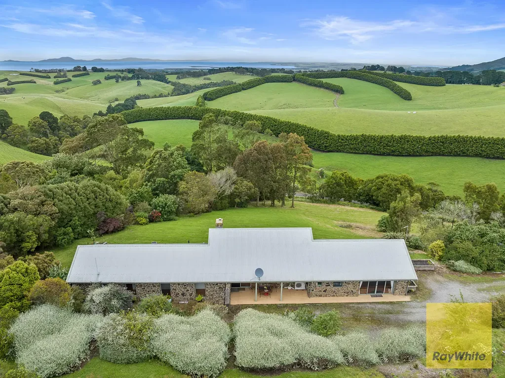 Foster 3房  Classic stone home with beautiful views