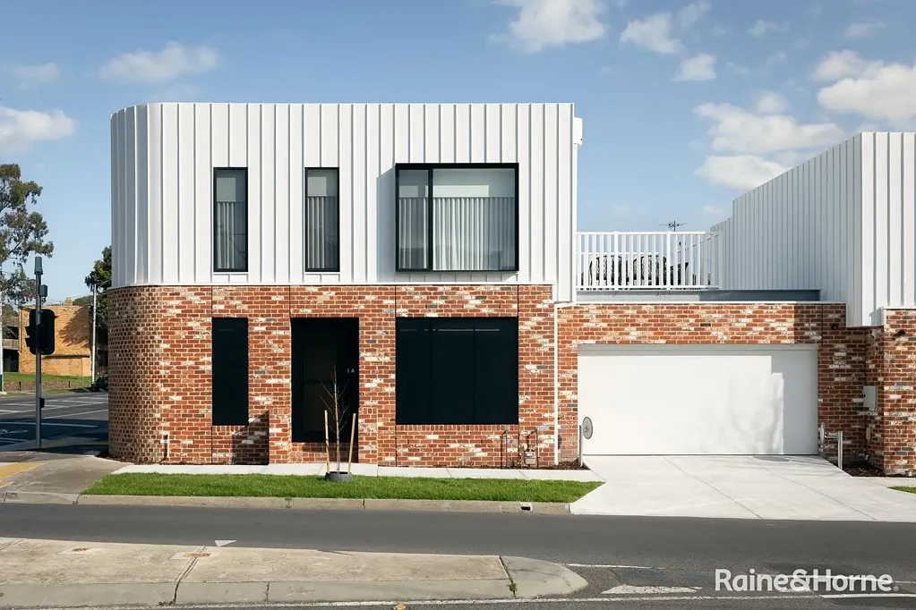 Ascot Vale 4房 建筑风格。卓越空间。令人心动的 Ascot Vale 生活方式。 Architectural Style. Exceptional Space. An Ascot Vale Lifestyle to Love.