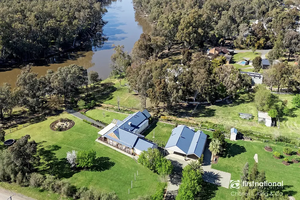 Echuca 4Phòng ngủ River frontage. Private jetty. 50 acres of forest next door