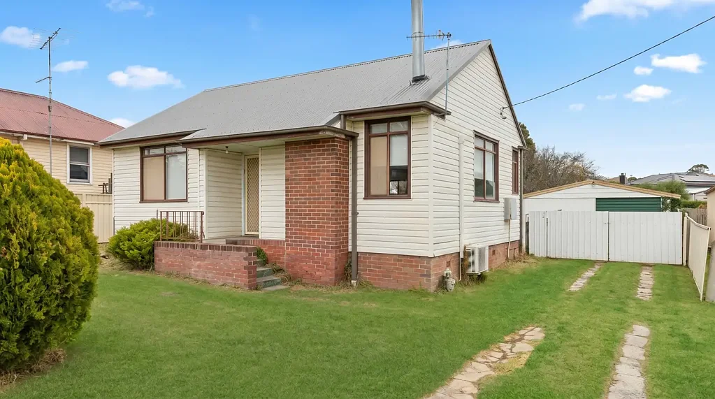 Goulburn 2ਬੈੱਡਰੂਮ North-Facing Two-Bedroom Home with Generous Garage & Workshop