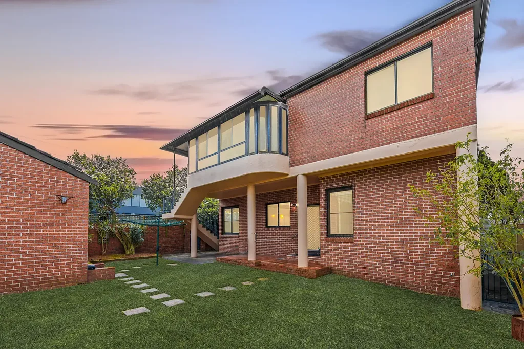 Matraville 6침실 Freestanding Double Brick Property with Two Separate Residences on Title
