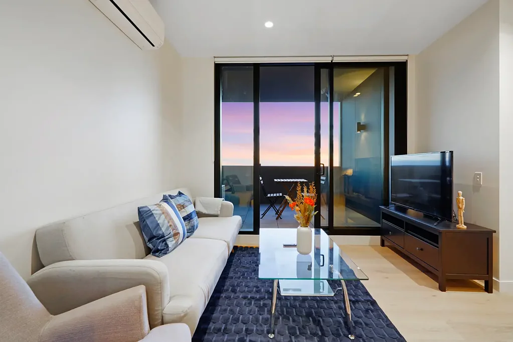 Furnished 1 bed 1 study Apartment with ocean view