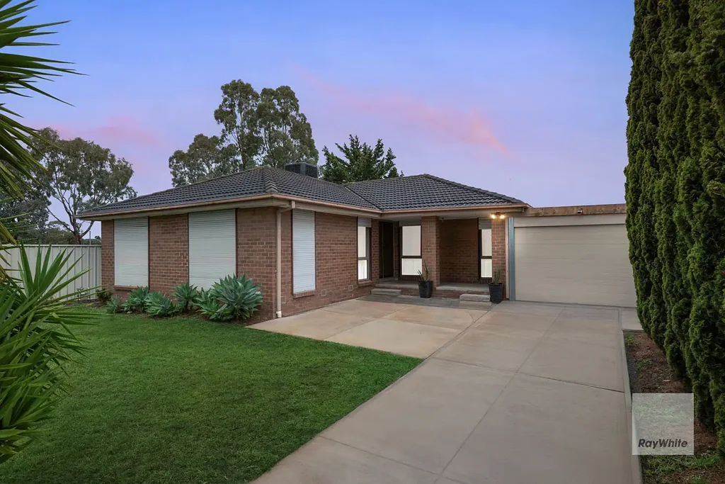 Keilor Downs 4房 宽敞763sqm地块 四卧两卫 全屋冷暖 两室平房 独立车库 灵活生活空间 Potential Development Opportunity!
