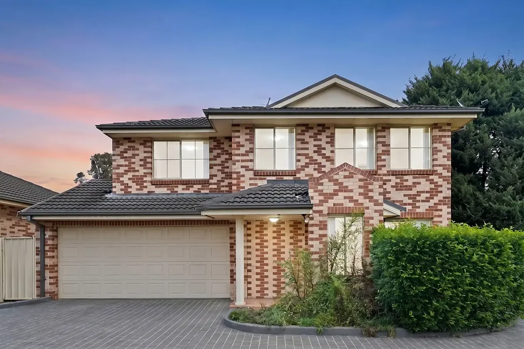 Bankstown 3Zimmer Large freestanding townhouse for convenient living