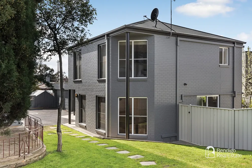 Bendigo 3બેડરૂમ Two Storeys and Three Bedrooms in the Heart of Town