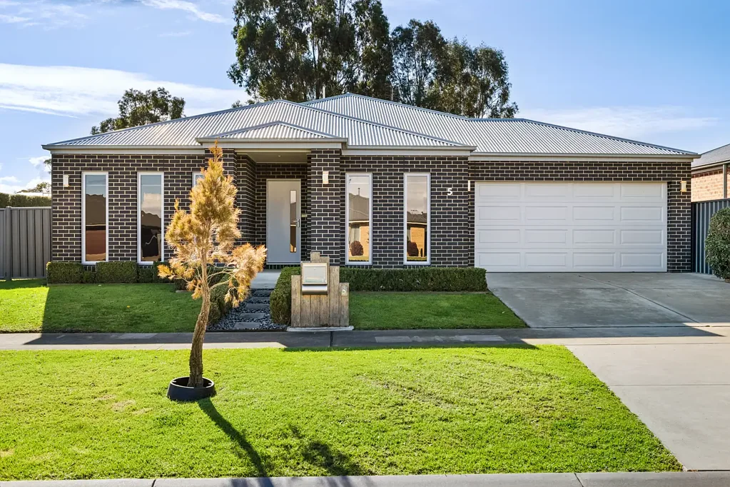 5 Jacobs Drive, Maffra, VIC 3860