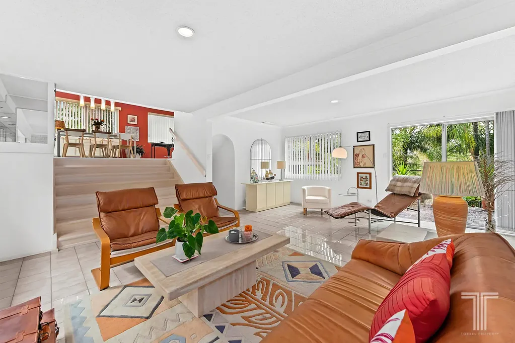 10 Baloo Street, Holland Park West, QLD 4121
