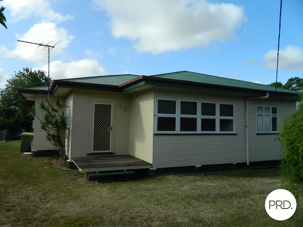 THREE BEDROOM HOME - LARGE YARD