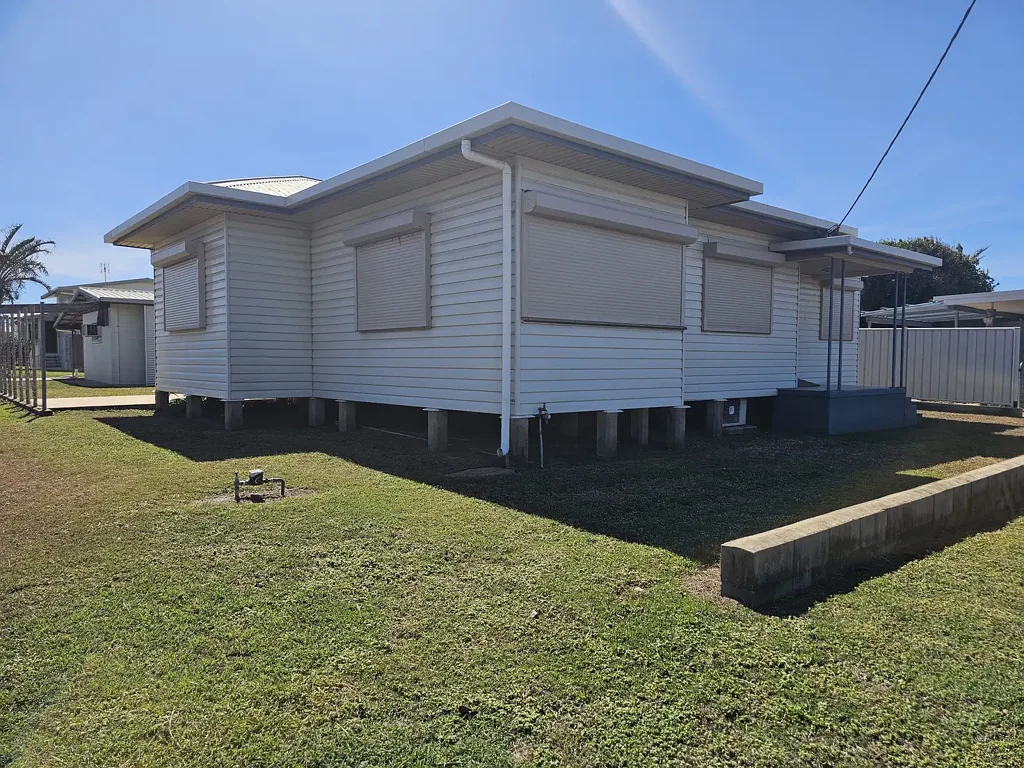 Ayr 3બેડરૂમ Renovators Delight with Granny Flat/Home Office !!...
