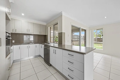 Kusina - 43 Cornforth Crescent, Kirkwood, QLD 4680