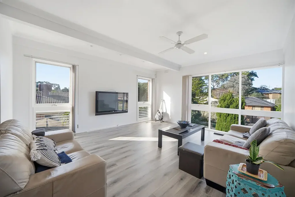 Templestowe Lower 3 Slaapkamer Expansive Family Living with Incredible Workshop Space and Elevated Views