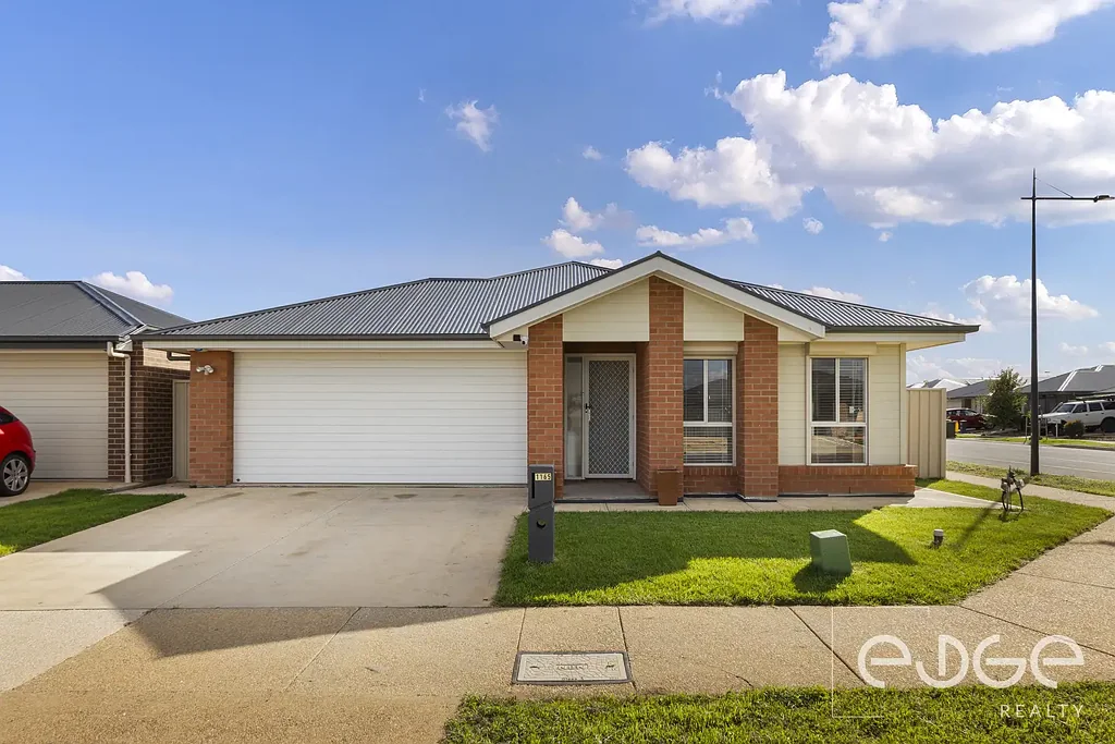 Munno Para West 4房  Contemporary Comfort on a 422sqm (approx) Corner Allotment!