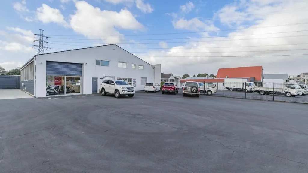 Takanini High-profile yard and warehouse