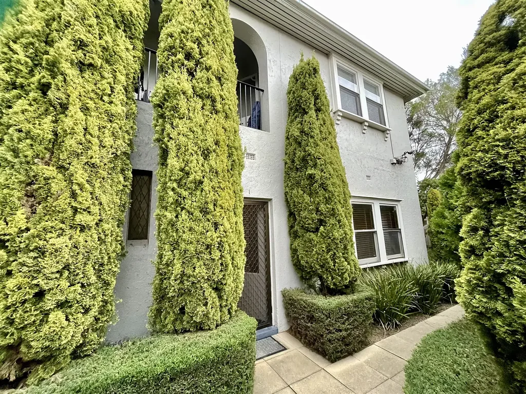 Stunning  Art Deco  Ground Floor Garden Apartment