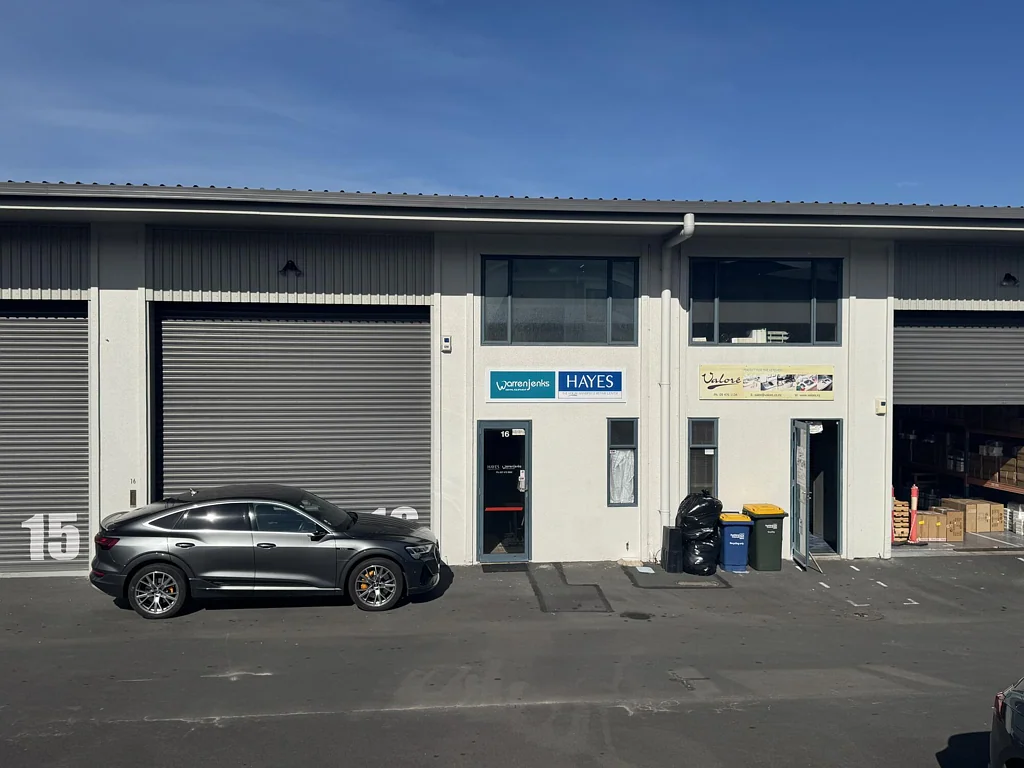 Hillcrest  North-facing office/warehouse