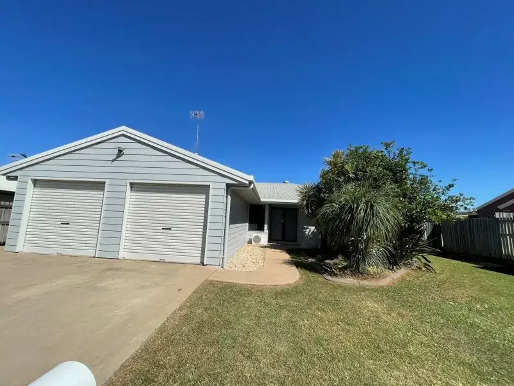 Moranbah 4 Bedroom pool-shed- 4 bedrooms executive Home