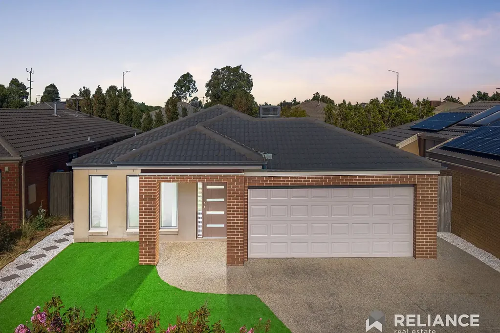 Freshly Painted, Brand-New Hybrid Flooring & New Refrigerated Heating/Cooling – Spacious Family Living in Claremont Park Estate!