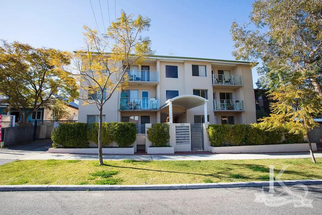 Immaculate Top Floor Apartment