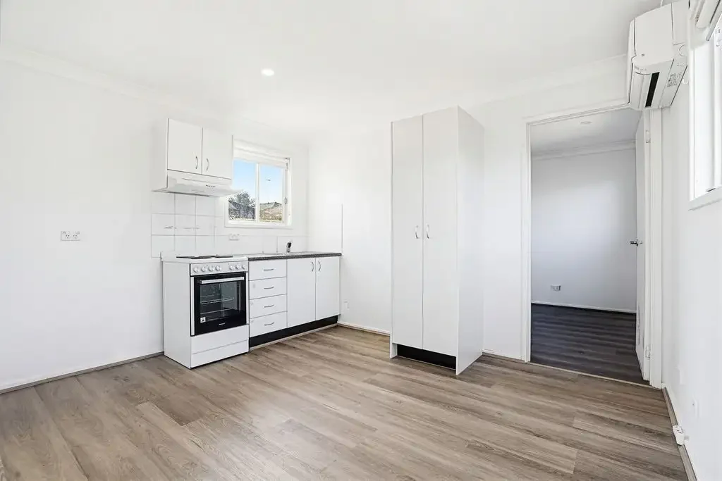 Neat and tidy granny flat with big back yard