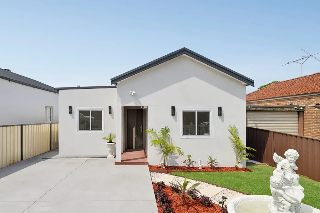 Wiley Park 4कमरा Completely Refurbished Family Home with Bonus Studio - Ready to Move Straight In!