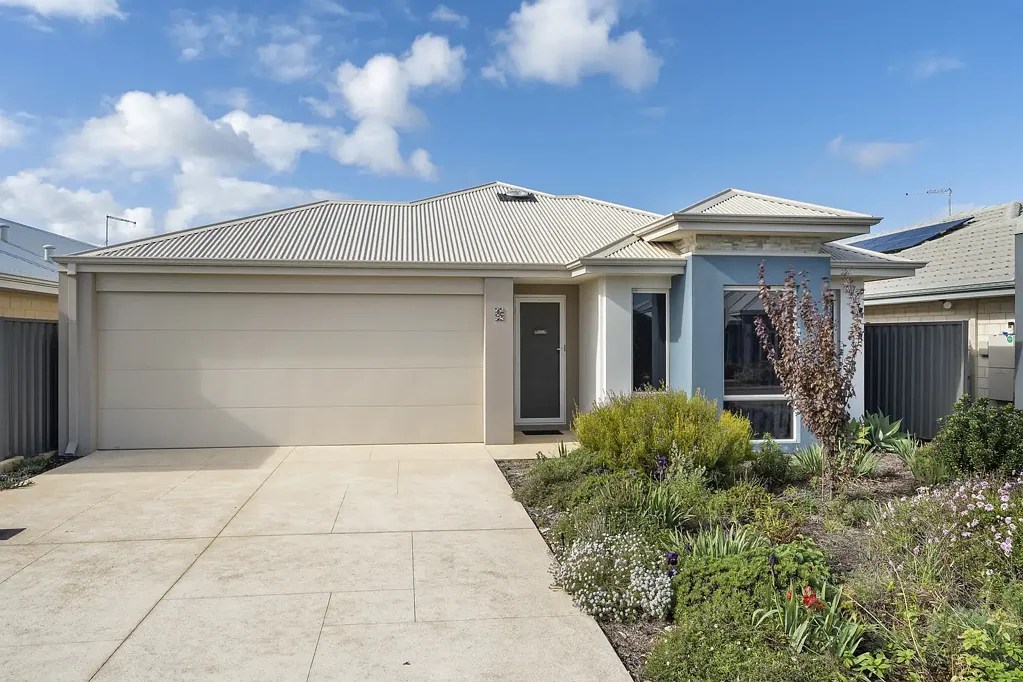 Spacious and stylish home in Erskine.