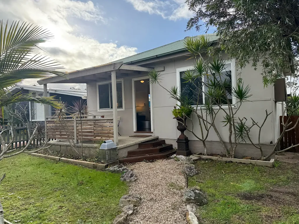 Walk to the Beach – Coastal Charm & Lifestyle Living