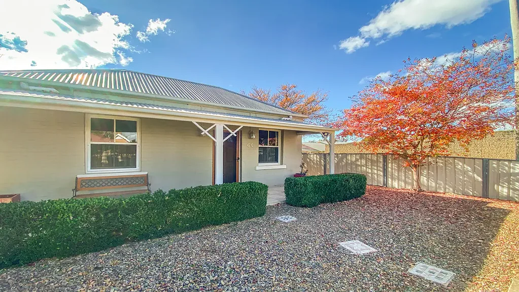 Beautiful Furnished Cottage in a Convenient Gladstone Street Position