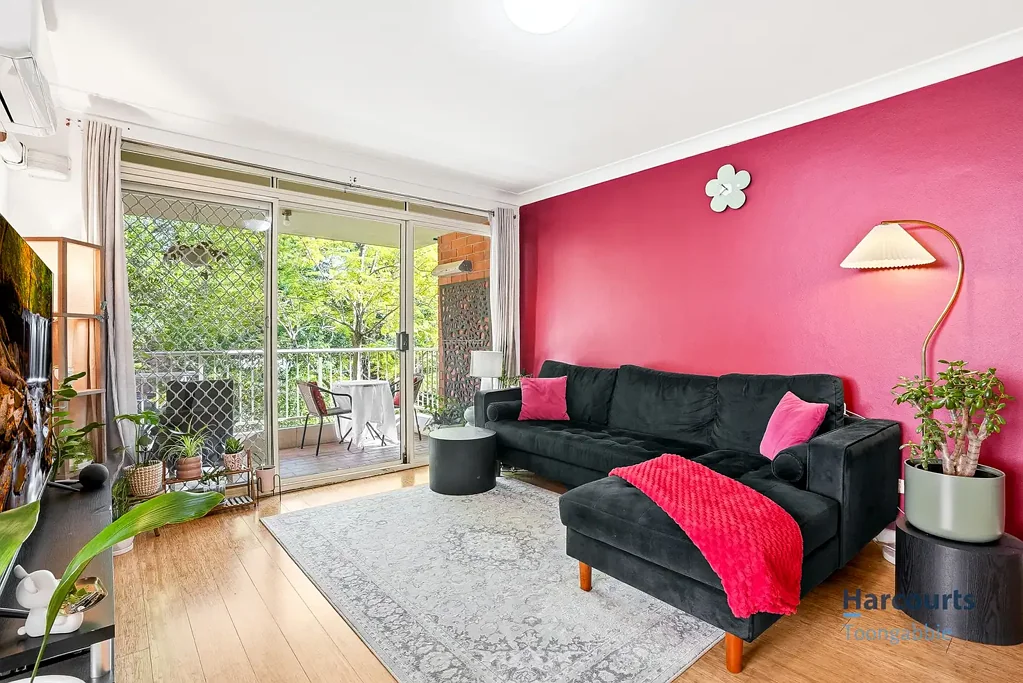 Wentworthville 2Phòng ngủ First Home Buyer Magnet | Walk to Station