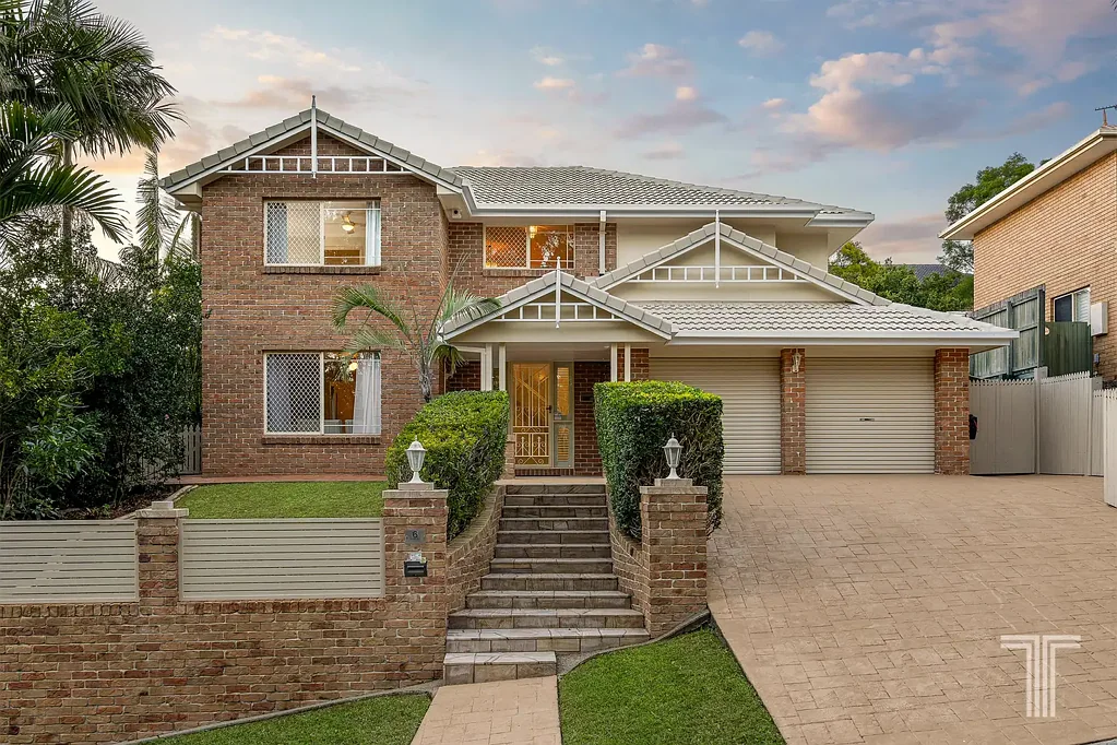 Carindale 4Zimmer Grand Family Living with Endless Future Potential In Sought After Mansfield State High Catchment