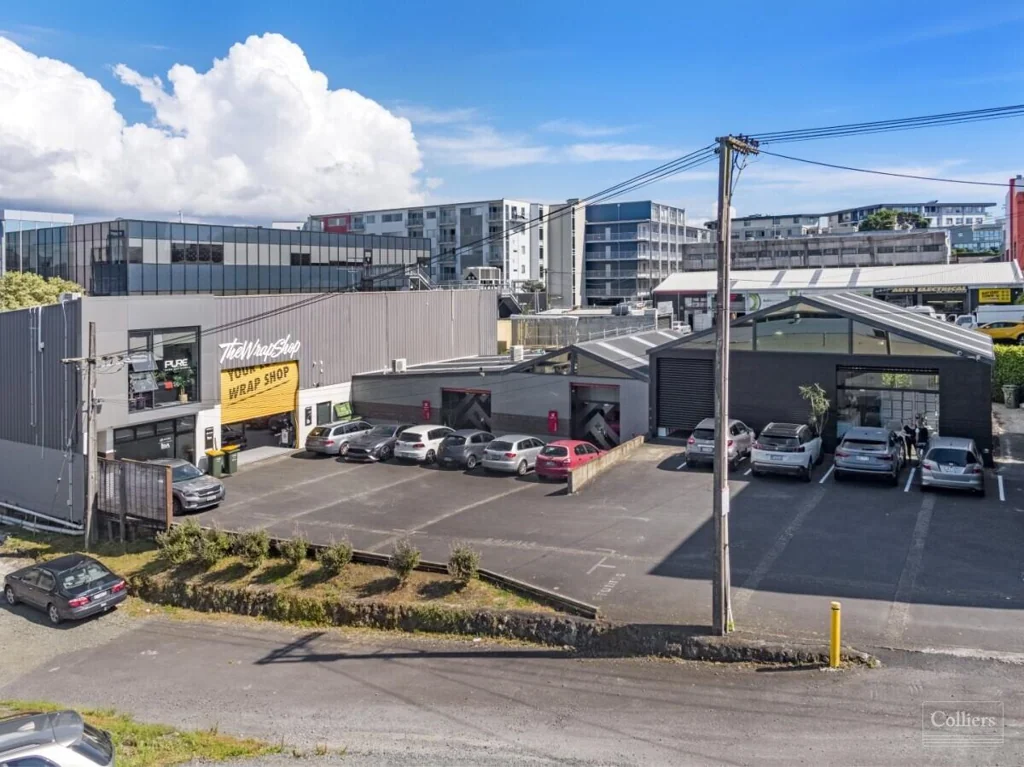 Takapuna 卓越工业建筑 7份租金收益 相邻空地开发潜力大 地段极其出众 轻松直达CBD 未来升值前景广阔 Multiple Income Streams PLUS Development Potential